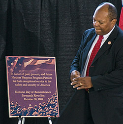 Jeffrey Allison unvails a commemorative marker, paying tribute to the historic service of SRS patriots